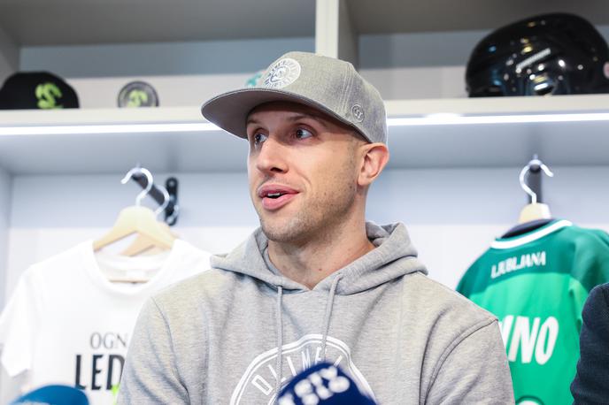 Nick Bonino | Nick Bonino je v torek pripotoval v Slovenijo, danes bo spoznal ekipo Olimpije. | Foto Aleš Fevžer