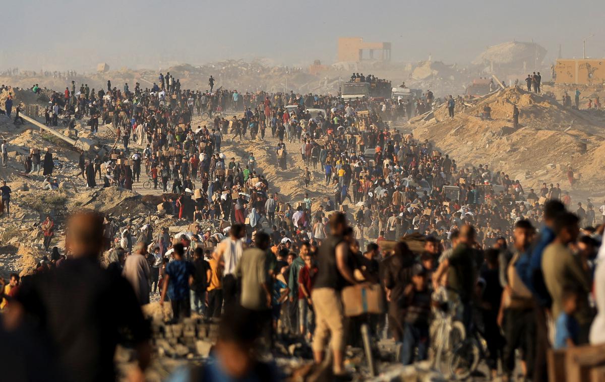 Gaza | Drugi dan prekinitve ognja med Izraelom in Hamasom na območju Gaze se nadaljuje vračanje tisoče razseljenih Palestincev na opustošene domove. | Foto Reuters