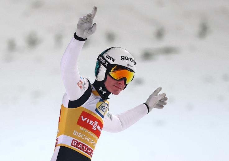 Vodilni skakalec zime Domen Prevc je na svetovnih prvenstvih v poletih osvojil tri ekipna odličja, na prvo posamično še čaka. | Foto: Reuters