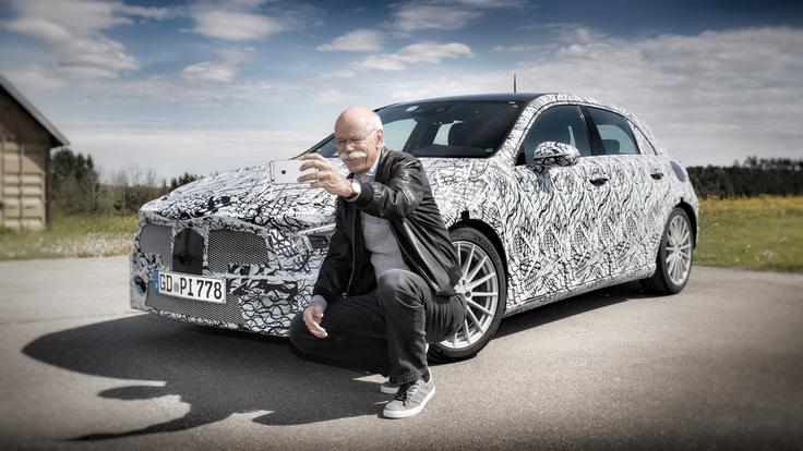 Dieter Zetsche pred zakrinkano novo generacijo mercedes-benz razreda A | Foto: Daimler