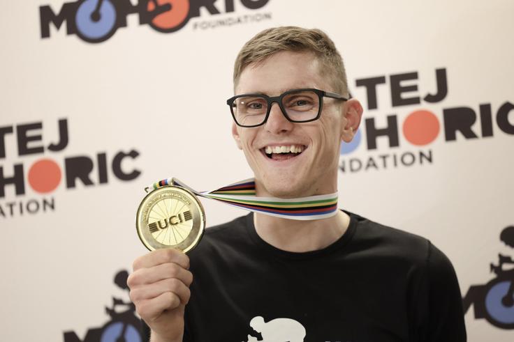 Matej Mohorič je lani v Benečiji prepričljivo slavil na drugem SP v makadamu pred Belgijcem Florianom Vermeerschom (+0:45) in Britancem Connorjem Swiftom (+3:39).  | Foto: Ana Kovač