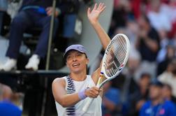 Branilka naslova in Poljakinja Swiatek uspešno skozi drugi krog, besedna vojna Osake #video