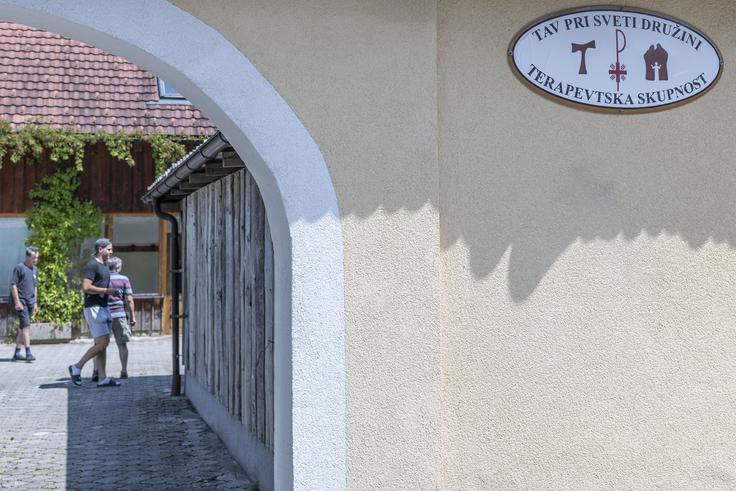 Uporabniki so v času letovanja bivali v prostorih nekdanje Terapevtske skupnosti Tav.  | Foto: Ana Kovač