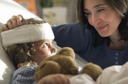 Z otrokom v bolnišnici: bolniške še vedno ni, starši morajo vzeti dopust