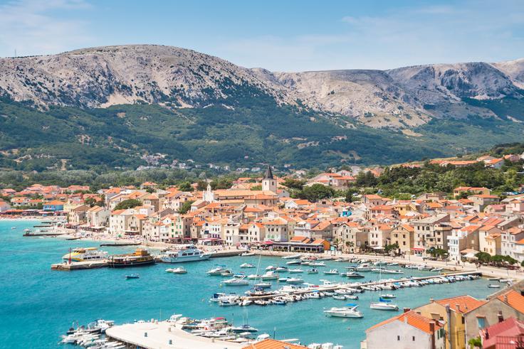 Baška je ena najbolj priljubljenih destinacij na Krku. | Foto: Getty Images