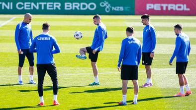 Tadej Pogačar je obiskal slovensko nogometno reprezentanco