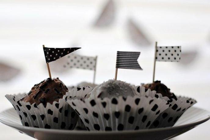 Novoletna zabava: zastavice za pecivo 