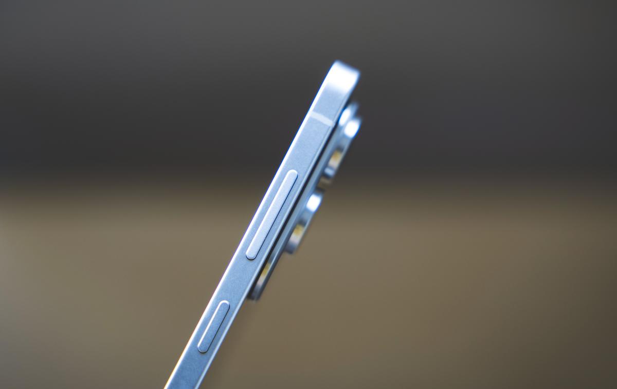 Samsung Galaxy S25 Edge | Samsung Galaxy S25 Edge je najtanjši Samsungov telefon serije Galaxy S in tudi njihov najtanjši nepregibni telefon. | Foto Ana Kovač
