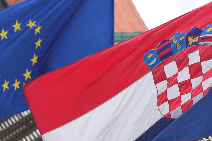Hrvaška in EU zastava | Foto STA