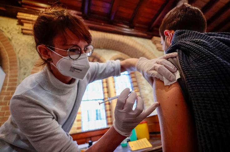 Tudi samaritanska cerkev v Berlinu je svoje prostore ponudila za cepljenje prebivalstva. | Foto: Reuters