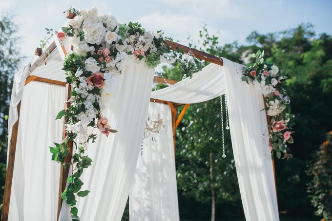 Cvetlične lestence lahko naredite sami in z njimi okrasite svoje poročno slavje, piknike in zabave.  | Foto: Thinkstock