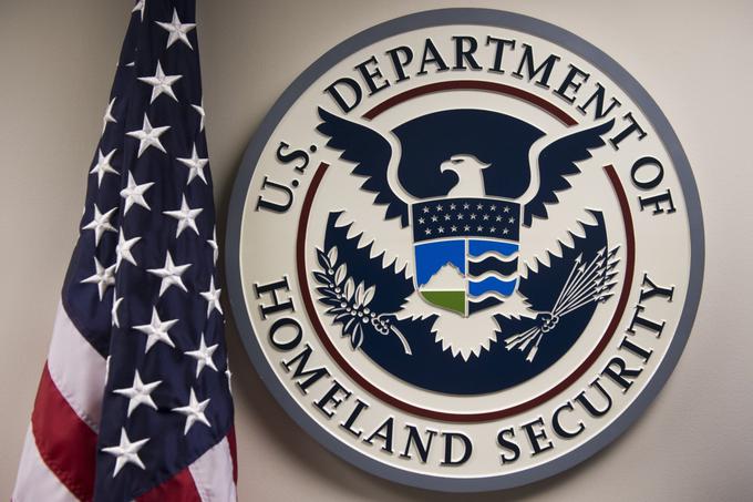 Eno leto po napadih na dvojčka Svetovnega trgovinskega centra je ameriška vlada ustanovila Urad za nacionalno varnost (Deparment of Homeland Security).  | Foto: 
