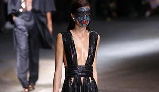 Foto: Givenchy z globokimi dekolteji