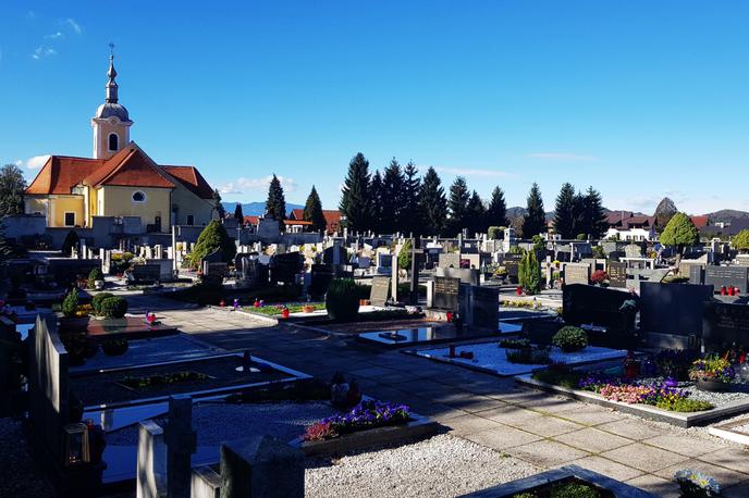 Pokopališče Žalec | Rdečo regijo lahko zapustite tudi v primeru obiska grobov svojih bližnjih, ki so pokopani v drugi regiji. | Foto Matic Tomšič