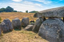 Na Danskem arheologi odkrili angleškemu Stonehengeu podobno strukturo