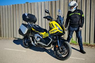 Honda X-ADV750 – Enduro potovalnik v skuter preobleki #foto