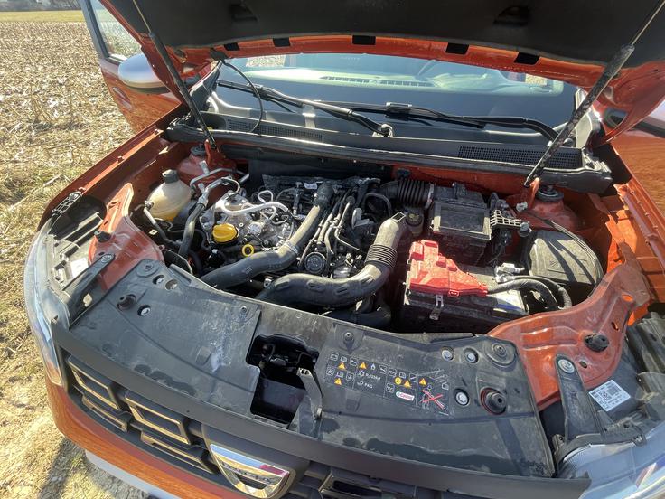 Bencinski 110-kilovatni motor TCe 150 je vrh v dusterjevi ponudbi. | Foto: Gregor Pavšič