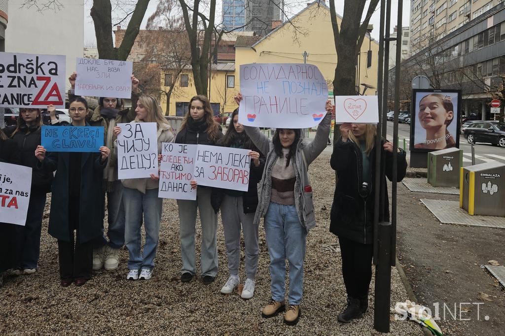 Protesti pred srbsko ambasado v Ljubljani