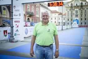 Napočil je trenutek: prvi mož ljubljanskega maratona predaja štafetno palico