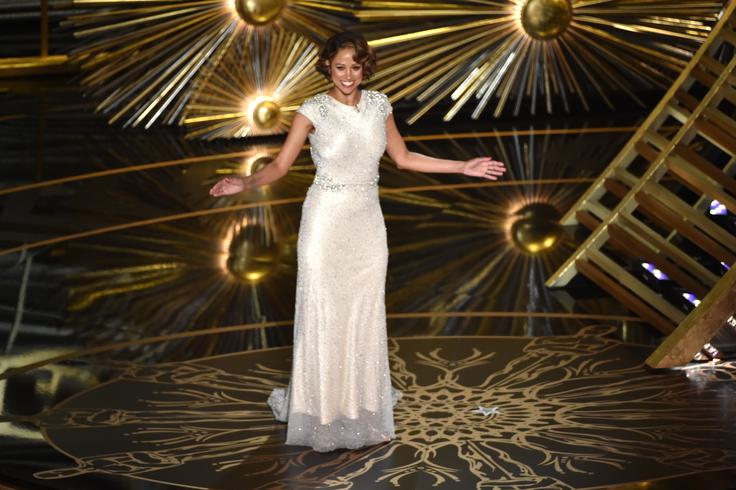 Stacey Dash, ki rada izziva s provokativnimi izjavami, kot je tista, da bi bilo treba ukiniti afroameriško televizijo BBT, je njen igralski kolega Marlon Wayans označil za temnopoltega Donalda Trumpa. | Foto: Getty Images
