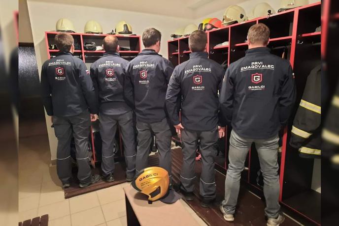 Takole so se gasilci preoblekli po zmagi v oddaji Gasilci #foto