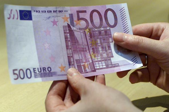 Z januarjem začetek slovesa bankovcev za 500 evrov