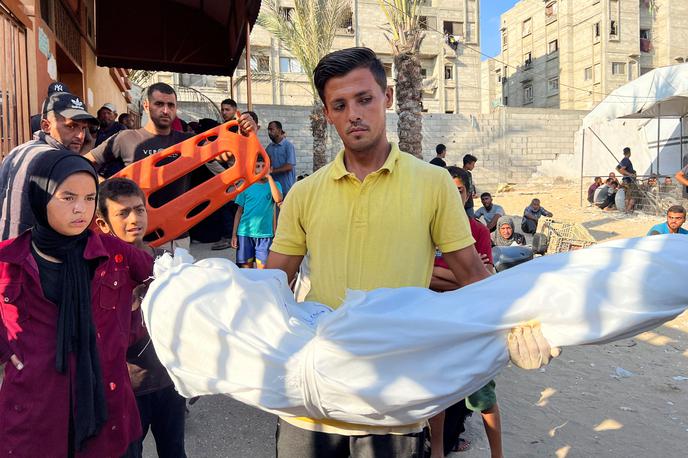 genocid v Gazi | Izraelski obrambni minister Izrael Kac je v petek odkrito zagrozil z uničenjem mesta, če Hamas ne pristane na končanje vojne pod izraelskimi pogoji. | Foto Reuters