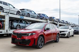 BMW iX3 pred novim mejnikom: skoraj sto tisoč naročil v manj kot letu dni