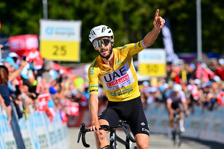 Adam Yates je na Touru že nosil rumeno majico vodilnega. | Foto: Guliverimage