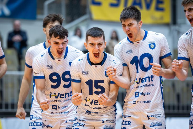 Mariborčani so s 3:0 premagali Kanalce. | Foto: Jure Banfi