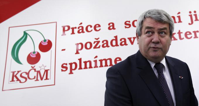 Komunistična stranka Češke in Moravske, ki jo od leta 2005 vodi Vojtech Filip (na fotografiji), je trenutno tretja najmočnejša stranka v parlamentu, letos pa lahko postane celo druga najmočnejša. Po letu 1990, ko so bili poraženi na volitvah, češki komunisti niso nikoli sodelovali v češki vladi, pač pa sodelujejo s socialdemokrati pri vodenju nekaterih čeških regij.  | Foto: Reuters