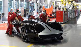Ferrari spet dela: kljub virusu napovedujejo milijardni zaslužek