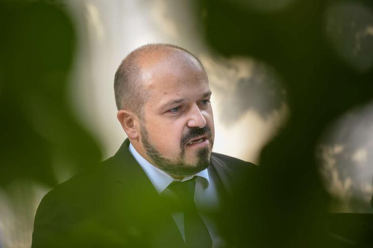 "Ali bodo šole odprte in kako bodo odprte, odločamo vsi mi tukaj danes, vsi tisti, ki smo se cepili, in vsi tisti, ki jih še čakamo, da k temu pristopijo," pravi zdravstveni minister. | Foto: Nebojša Tejić/STA