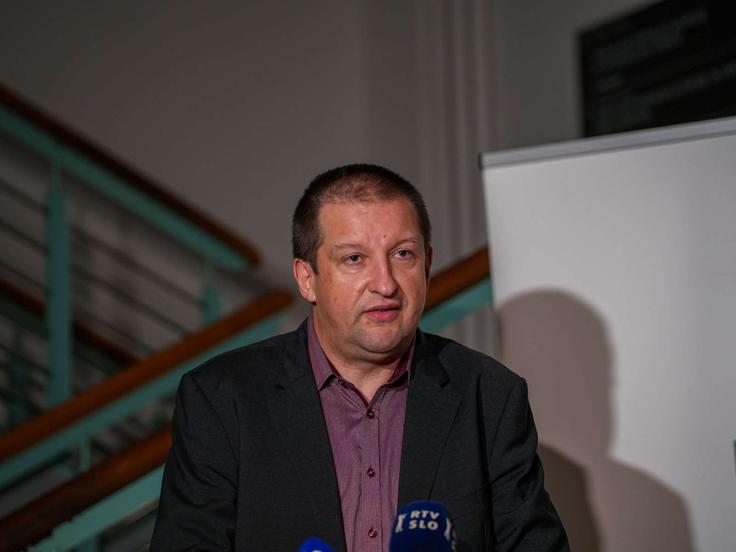 Uroš Svete, Urad vlade RS za informacijsko varnost Domnevam, da so se tehnične ekipe, ki so na terenu, z vzroki za napad že seznanile, vendar uradnih podatkov na urad še nismo prejeli," je dejal Svete. | Foto: Matic Prevc/STA