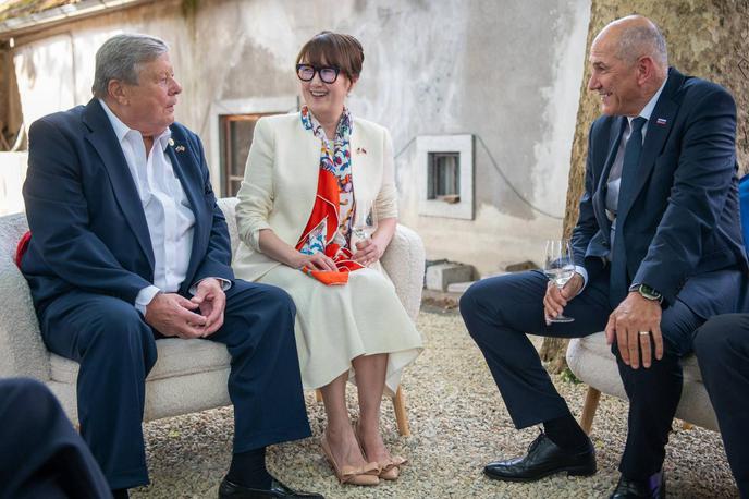 Janez Janša, Viktor Knavs | Viktor Knavs, ameriška veleposlanica Asel K. Roberts in Janez Janša | Foto X/@vladaRS