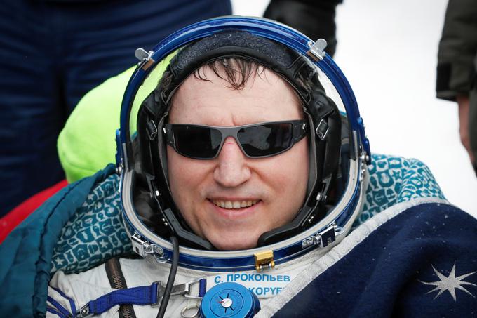Sergej Prokopjev 20. decembra po vrnitvi na Zemljo. Na Mednarodni vesoljski postaji je preživel 197 dni.  | Foto: Reuters