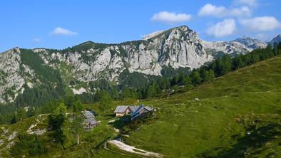 Idilične Fužinske planine in razgledni Ogradi na krožni turi #video