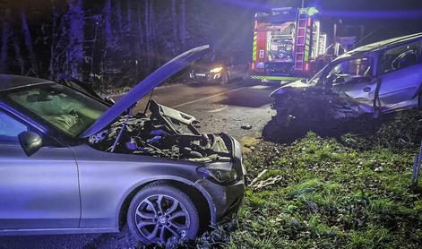 Trčil v dve vozili in peš pobegnil z mladoletnim otrokom #foto