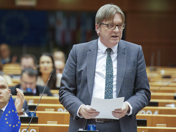 Uber "Evropa se ne sme bati Uberja. Inovativne aplikacije omogočajo milijone delovnih mest v Evropi," je med drugim na družbenih omrežjih objavil Guy Verhofstadt, dolgoletni vodja stranke evropskih liberalcev ALDE. | Foto: posnetek zaslona/Revija Lady