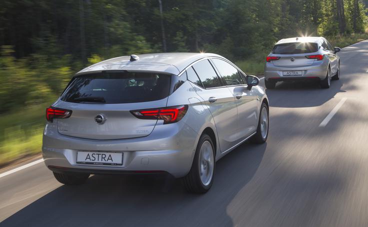 Opel v delu kompaktnih vozil prinaša najsodobnejši aktivni tempomat.  Astra in njena karavanska  različica sports tourer s šeststopenjskim samodejnim menjalnikom imata za varnejšo vožnjo zdaj na voljo tehnologijo ACC, ki združuje radar in kamero. | Foto: Opel