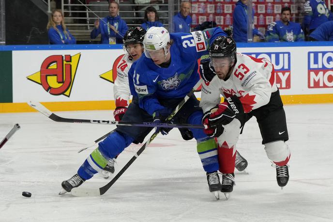 SP v hokeju 2023, slovenska hokejska reprezentanca : Kanada, Jan Drozg | "Vedeli smo, da so oni pod večjim pritiskom, ker so favoriti, tako da smo šli bolj sproščeno v to tekmo. Škoda, da nismo nadaljevali, kot smo začeli," je po porazu z 2:5 s Kanado dejal strelec dveh golov Jan Drozg. | Foto Reuters