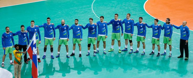 Slovenski rokometaši ostajajo v boju za olimpijske kolajne. | Foto: 