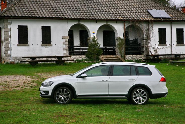 Platišča: skupaj z gumami dostojna tudi za golf GTI. | Foto: Vinko Kernc