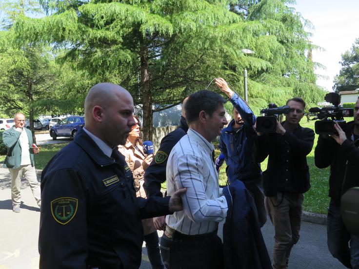 Robert Časar se zdaj na sodiščih brani s prostosti, saj je po skoraj štirih letih in pol zapora doma na pogojnem odpustu. | Foto: STA ,