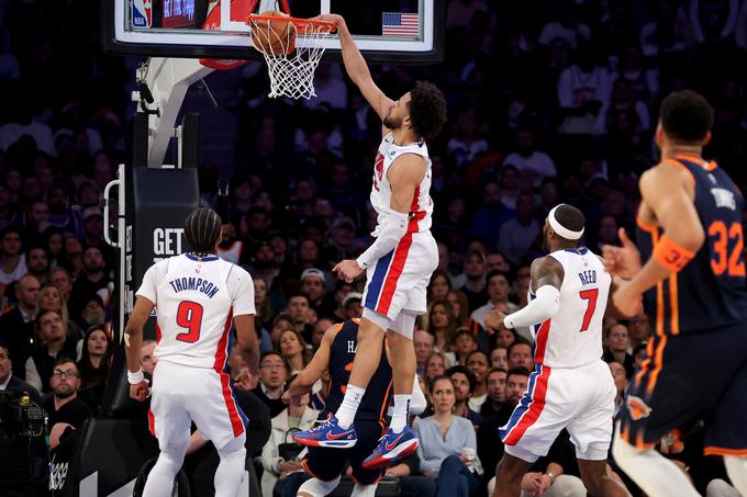 Cade Cunningham je popeljal Detroit do prve zmage v play-offu po sušnih 17 letih. Detroit je blestel predvsem v skoku in ga dobil z 48:34, od tega 12:7 v napadu. | Foto: Reuters