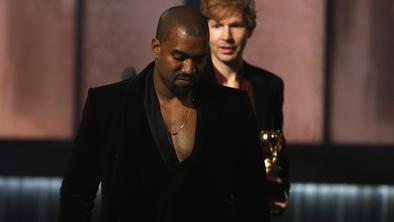 Kanye West spet protestno na oder