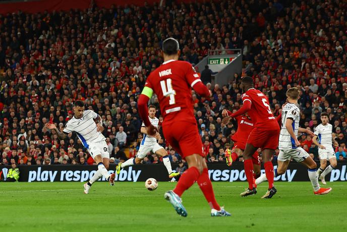 Klopp jezen, zaskrbljen, navijači na Anfieldu osupli