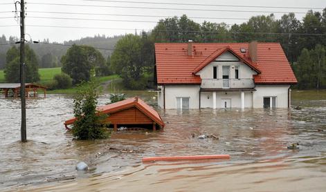 Izredne razmere v Avstriji, katastrofalni prizori s Poljske #video