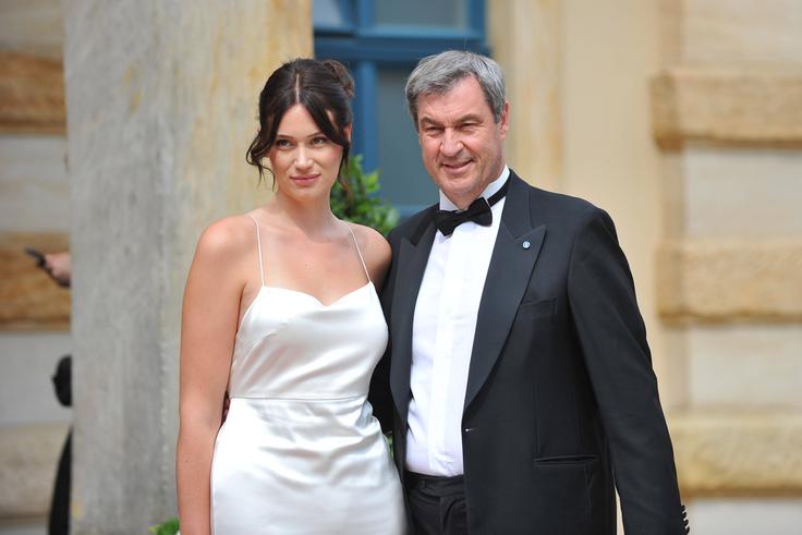 Markus Söder je eno leto po rojstvu svoje nezakonske hčerke Glorie-Sophie zapustil njeno mamo Ulriko. Zadnje čase se Söder in njegova najstarejša hčerka zelo pogosto družita v javnosti. Poleg Glorie-Sophie ime Söder še 24-letno hčerko Selino, ki je obetavna v dresurnem jahanju. | Foto: Guliverimage