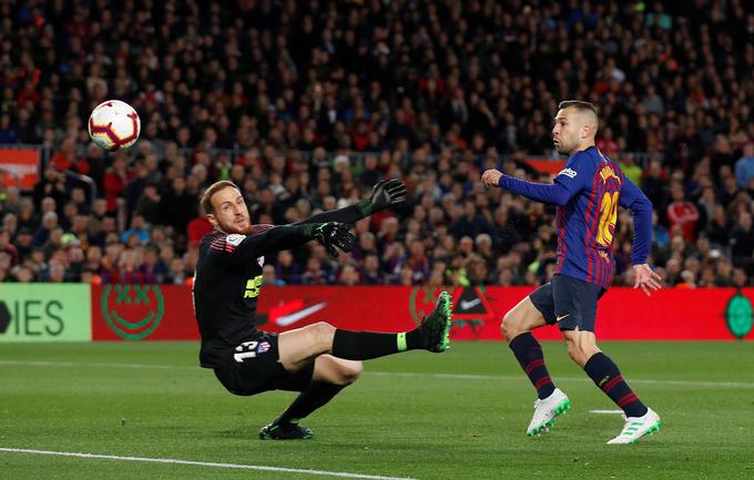 Oblak je na gostovanju na Camp Nou zbral kar devet obramb. | Foto: Reuters